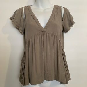 O’Neill v-neck open shoulder top XS